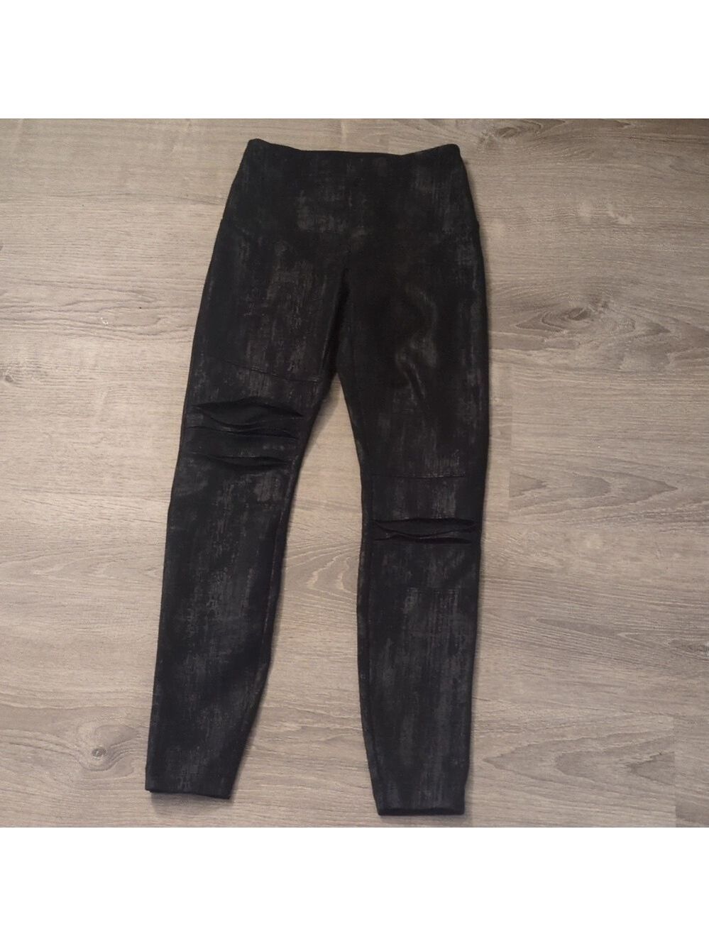 LYSSÉ Liquid Black Legging Shred Knee Size XS